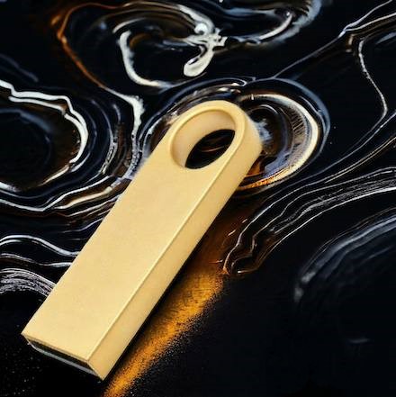 Флешка "Гильдия" объем памяти 16 Гб из прочного металлического корпуса в золотом цвете